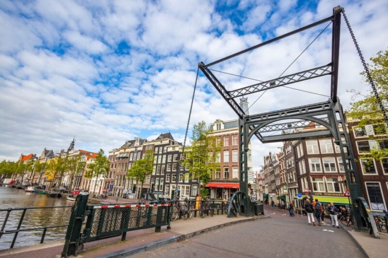 Amsterdam: Capture the Most Photogenic Spots With a Local - Iconic Landmarks to Photograph