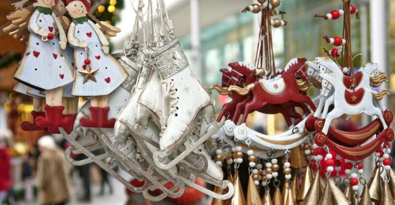 Amsterdam: Christmas Market Private Walking Tour - Description of the Ice Village