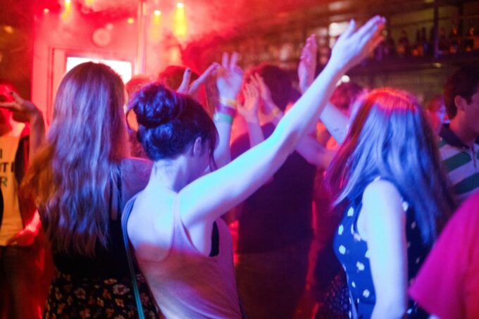 Amsterdam: City Center Bar Crawl and Nightlife Experience - Tips for an Enjoyable Night