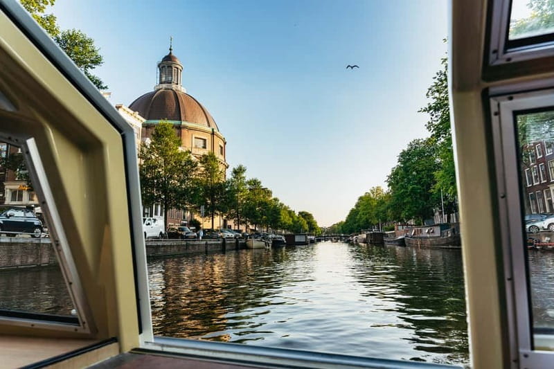 Amsterdam: City Centre Canal Cruise & Free Dutch Stroopwafel - Real Traveler Experiences