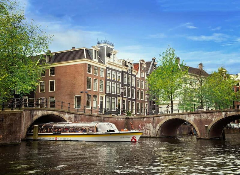 Amsterdam: City Centre Canal Cruise & Free Dutch Stroopwafel - Practical Tips for Enjoying Your Cruise