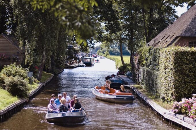 Amsterdam: Explore Giethoorn in a Private Tour With Driver - Tips for Your Visit