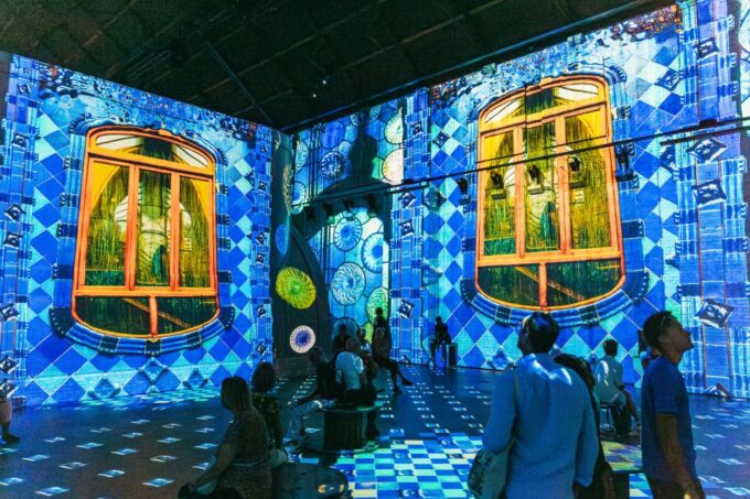 Amsterdam: Fabrique Des Lumières Dutch Masters Ticket - Nearby Attractions and Amenities