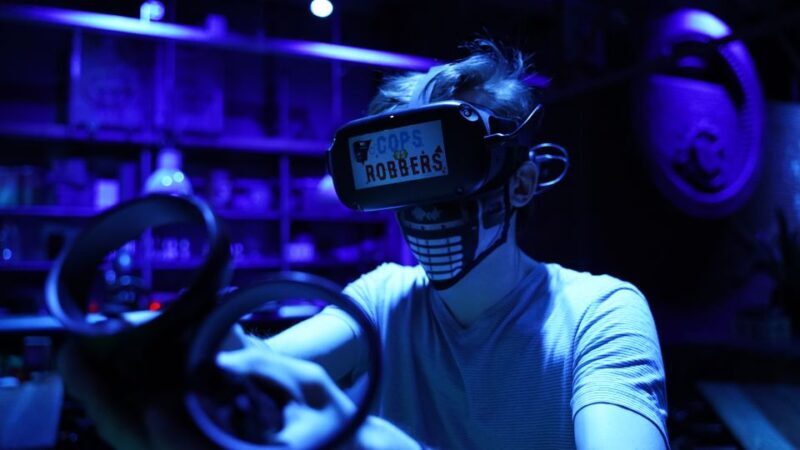 Amsterdam Free-Roam VR: Immersive Virtual Reality Experience - Value and Practical Considerations