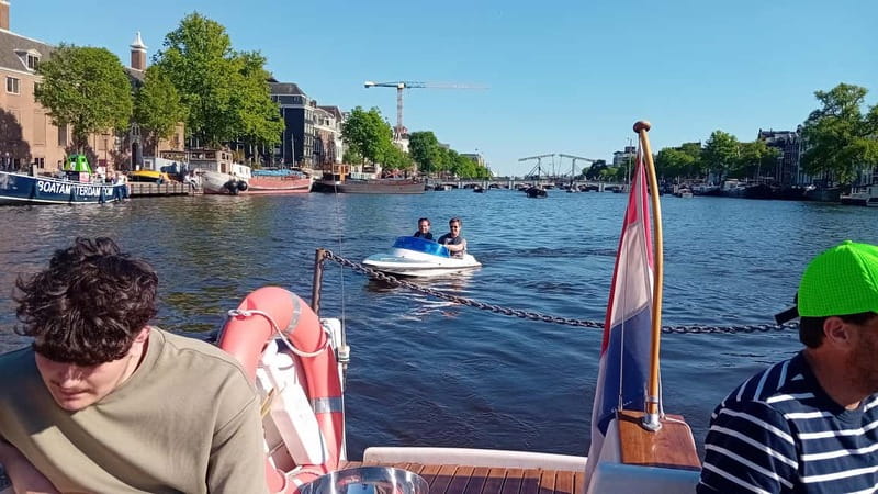 Amsterdam: Friendly 420 Smoking Sunset Cruise - Who Should Consider This Tour?