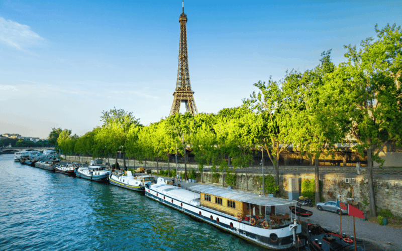 Amsterdam: Full-Day Trip to Paris - Exploring the City Independently