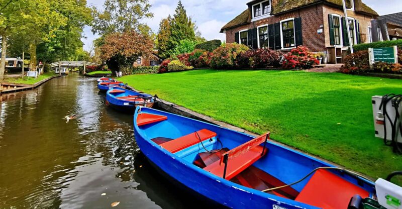 Amsterdam: Giethoorn, Afsluitdijk and Zaanse Schans Day Trip - Transportation and Logistics