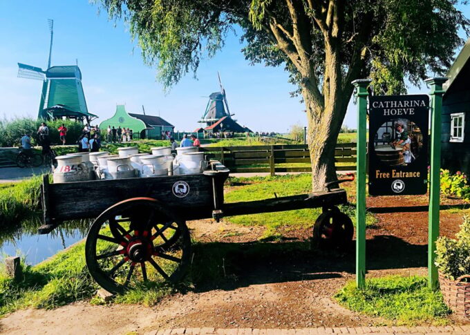 Amsterdam: Giethoorn, Afsluitdijk and Zaanse Schans Day Trip - Frequently Asked Questions