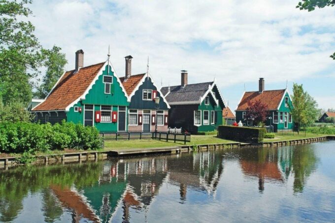 Amsterdam: Giethoorn and Zaanse Schans Day Trip With Guide - What to Bring