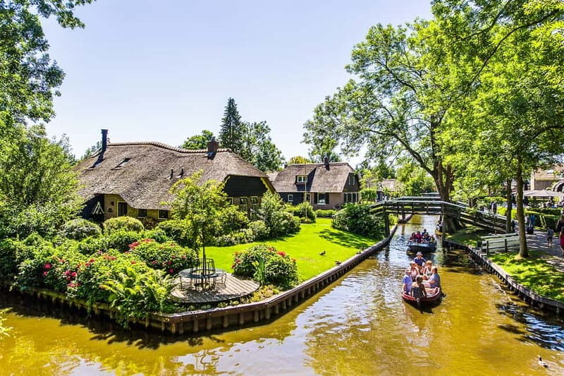 Amsterdam: Giethoorn Tour with Boat Ride & Afsluitdijk Visit - Authenticity and Practical Tips