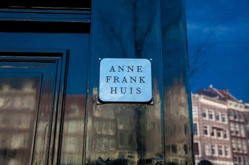 Amsterdam: Guided bike tour in French off the beaten track - Summary