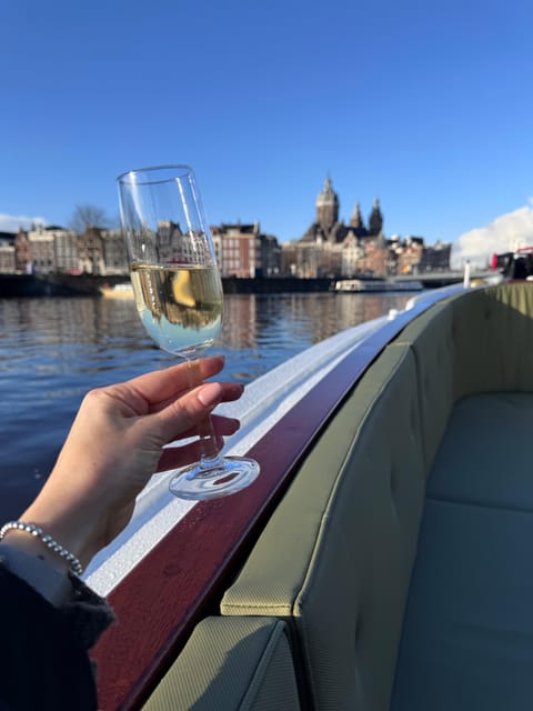 Amsterdam: Historic Boat Cruise with open bar and nibbles - What to Expect from the Cruise Experience