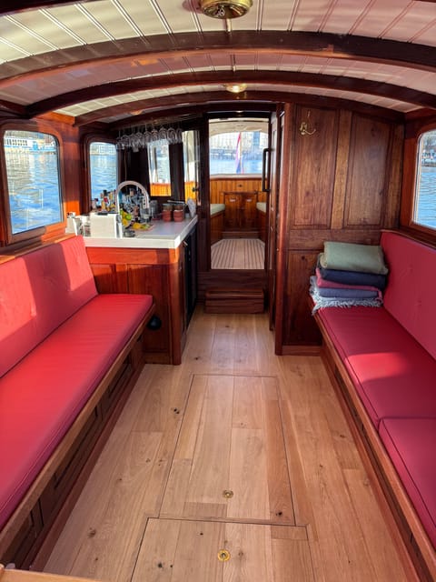 Amsterdam: Historic Boat Cruise with open bar and nibbles - Who Will Love This Tour?