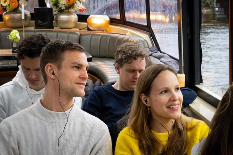 Amsterdam: Historic Virtual Reality Boat Tour - The Experience in Detail  