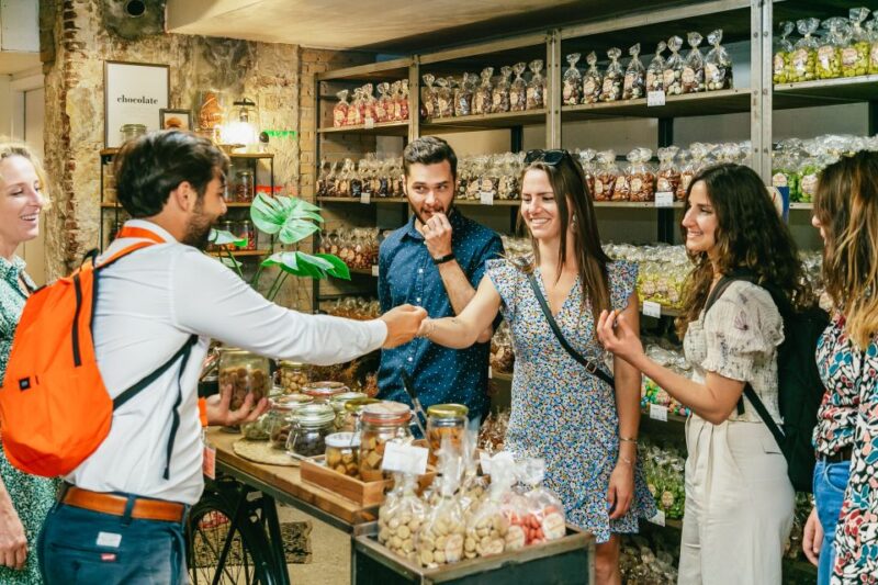 Amsterdam: Historical Highlights Walking Tour With Tasting - Highlights of the Experience