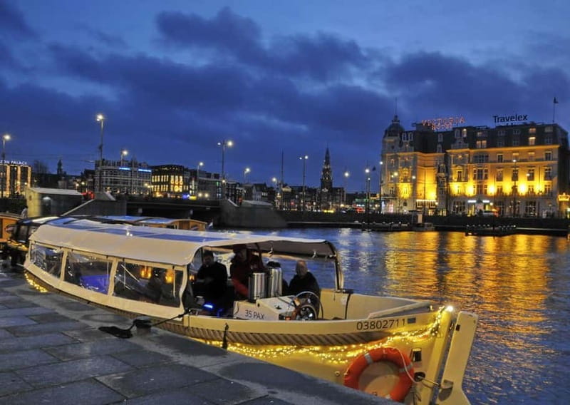 AMSTERDAM LIGHT FESTIVAL: #1 CANAL CRUISE INCL. DRINKS - A Detailed Look at the Light Festival Canal Cruise