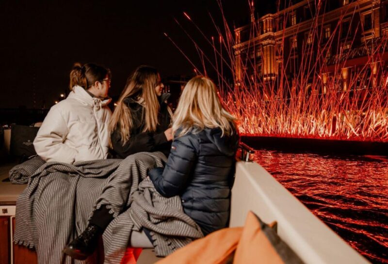 Amsterdam: Light Festival Boat With Unlimited Drinks & Snack - Onboard Amenities