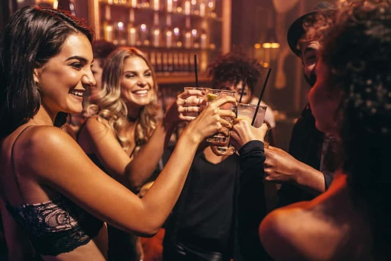 Amsterdam: Ludwig's Exclusive Rooftop Bar Crawl - The Atmosphere and Group Dynamics