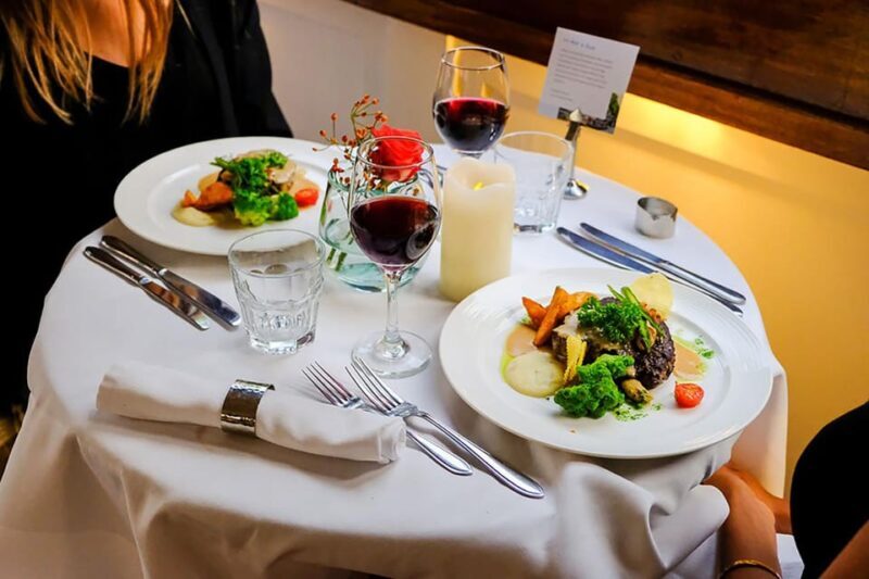 Amsterdam: Luxury Saloon Boat Cruise with 3-Course Dinner - Key Points