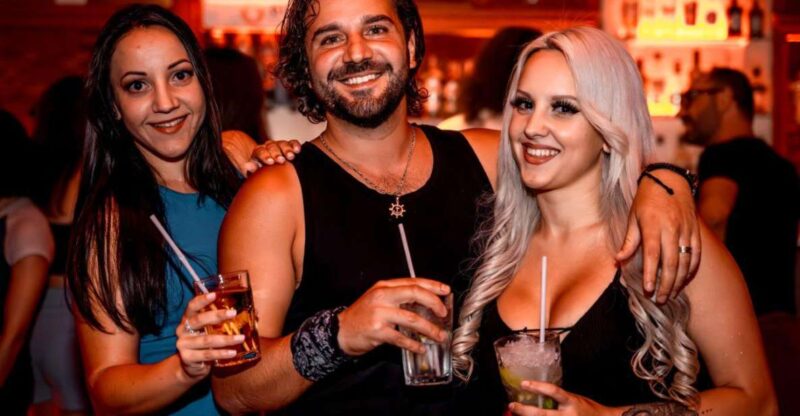 Amsterdam: New Years Eve Pub Crawl With VIP Club Entry - Inclusions and Important Notes