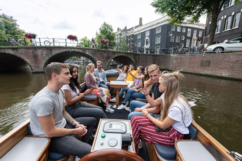 Amsterdam: Open Boat Tour of Canals with Expert Local Guide - Key Points