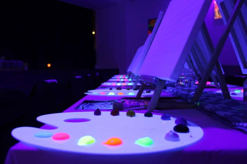 Amsterdam: Paint and Sip in the Dark at Rembrandt van Wine - FAQs