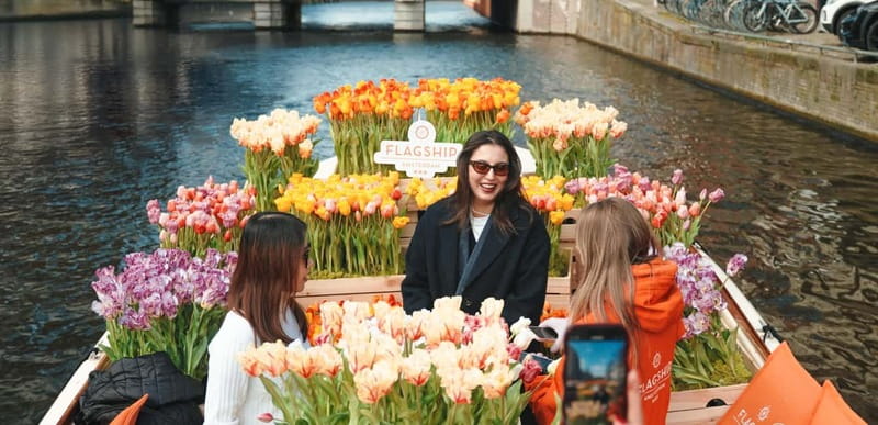 Amsterdam: Premium Tulip Boat Canal Tour - The Floral Display and Photo Opportunities