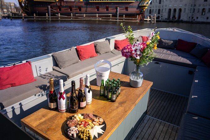 Amsterdam: Private Canal Cruise with Drinks and Snacks - The Value for Money