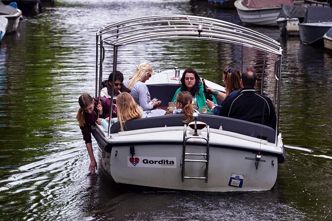 Amsterdam Private Canal Cruise With Live Guide and Drinks - Discovering the Canal District
