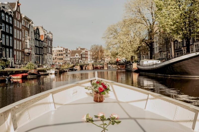 Amsterdam: Private Canal Cruise with snacks and drinks - Key Points  