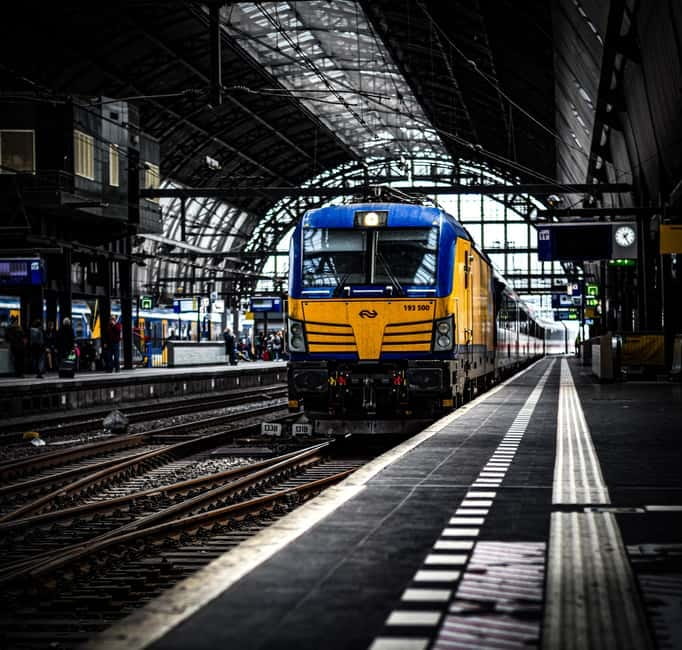 Amsterdam: Private Photo Session with 10 Edited Photos - The Experience Provider: Mónicas Portraits