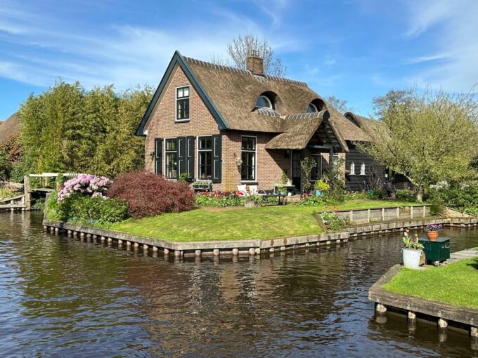 Amsterdam: Private Tour Giethoorn, Zaanse Schans Local Guide - Frequently Asked Questions