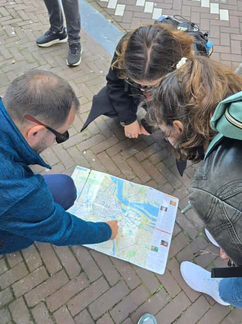 Amsterdam: Private walking tour with Coffee & Anne Frank VR - An Unconventional, Yet Deeply Authentic Way to Explore Amsterdam