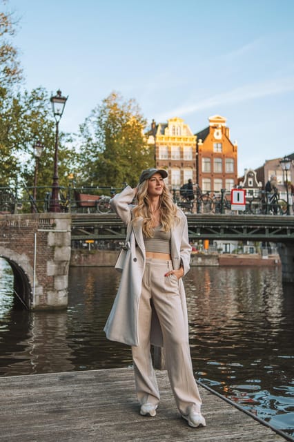 Amsterdam: Professional Photoshoot at the Canals - Ideal Locations for Stunning Shots