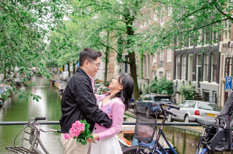 Amsterdam: Professional Photoshoot with 20 Images - Who Will Love This Experience?  