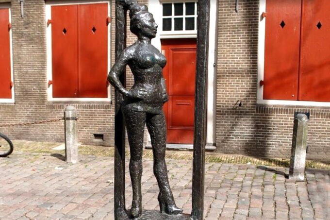 Amsterdam: Red Light District 1-hour Smartphone Audio Tour - Key Attractions Explored