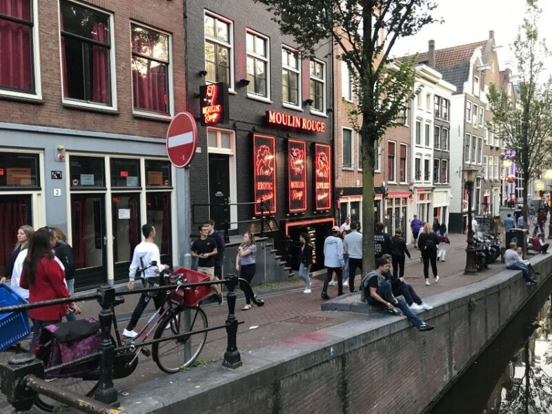 Amsterdam: Red Light District and Local Pub Tour - Experience and Itinerary
