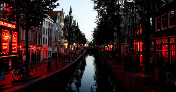 Amsterdam: Red Light District Tour - Local Insights on the District