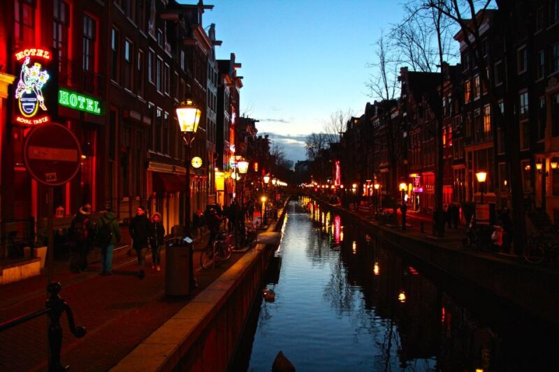 Amsterdam: Red Light District Walking Tour - Safety Considerations