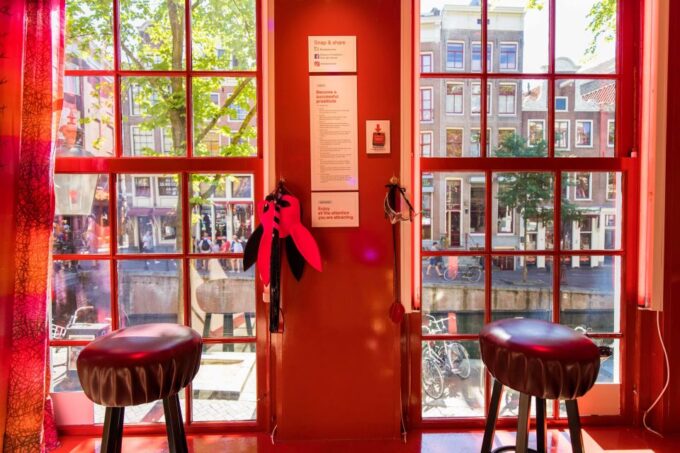 Amsterdam: Red Light Secrets Museum and 1-Hour Canal Cruise - Audio Guide Features