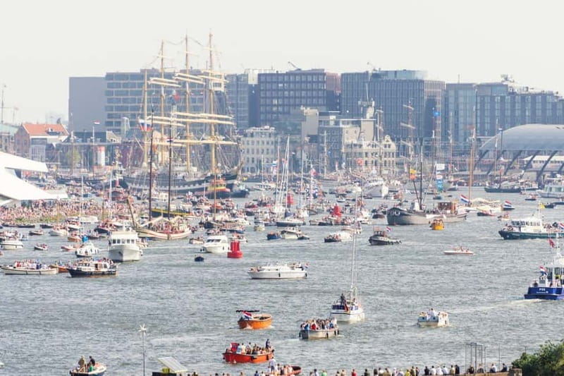 Amsterdam: SAIL 2025 with the Bulldog Boat Smoke cruise - What to Expect from the Bulldog Boat Smoke Cruise