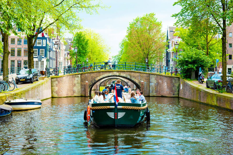 Amsterdam: The Newest Canal Cruise with Drink Option - Weather & Clothing Tips