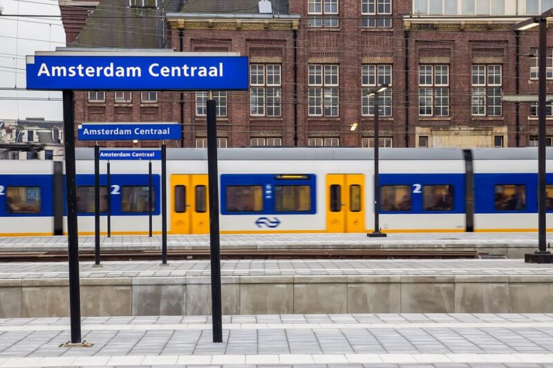 Amsterdam: Travel Ticket for 1-3 Days With Airport Transfer - Transportation Coverage