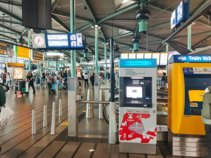 Amsterdam: Travel Ticket for 1-3 Days With Airport Transfer - Important Usage Information