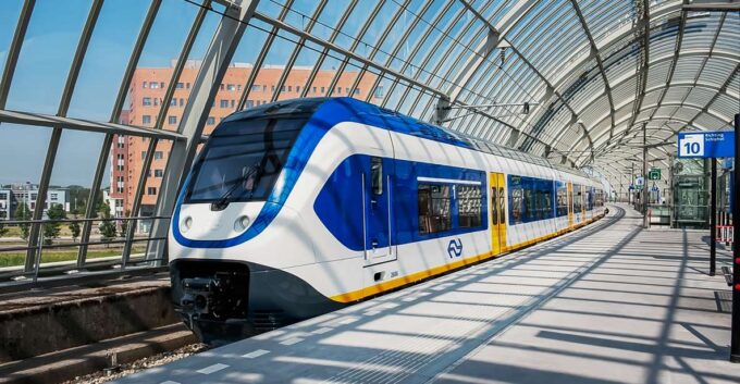 Amsterdam: Travel Ticket for 1-3 Days With Airport Transfer - Tips for Travelers