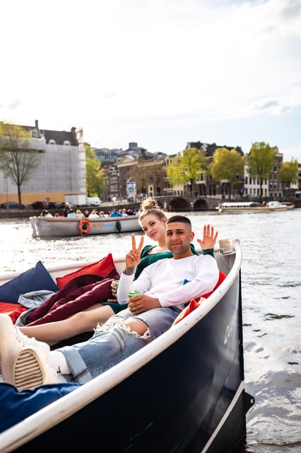 Amsterdam:Old City Canal Cruise with Live Guide and Open Bar - Key Points