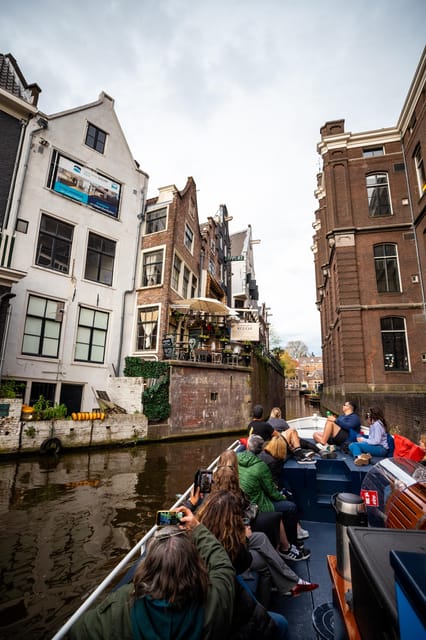 Amsterdam:Old City Canal Cruise with Live Guide and Open Bar - FAQ