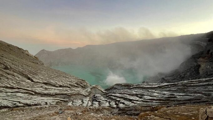 An Intimate Private Kawah Ijen Midnight Tour From Banyuwangi - Sulfur Mining Operations