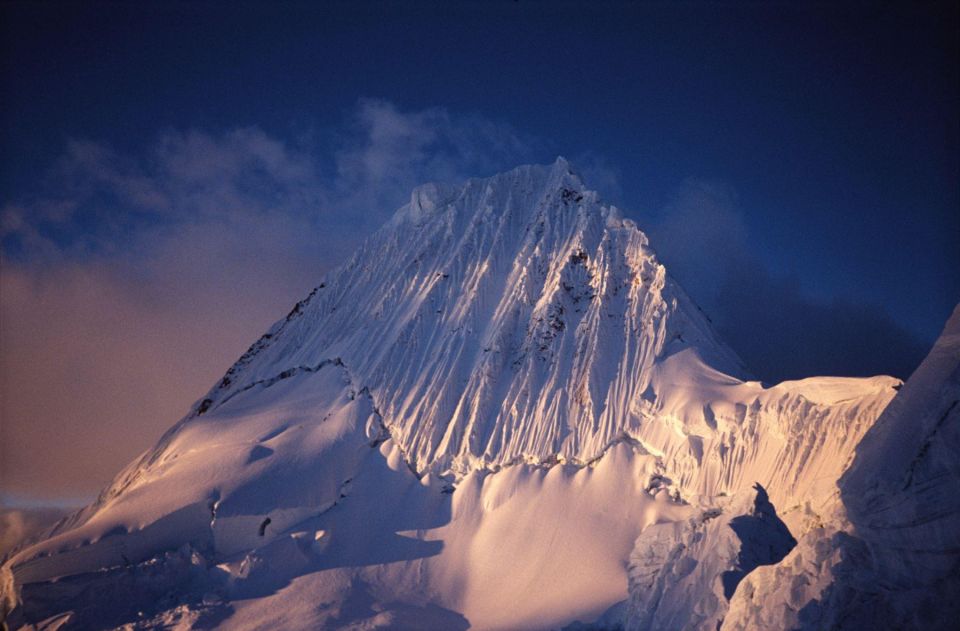 Ancash: Adventure and Climbing to Mountain Alpamayo |6D-5N| - Descending From the Summit