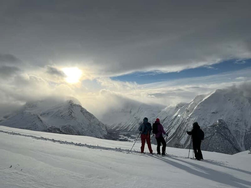 Åndalsnes: Nesaksla Snowshoeing Tour with Gondola Ticket - FAQ